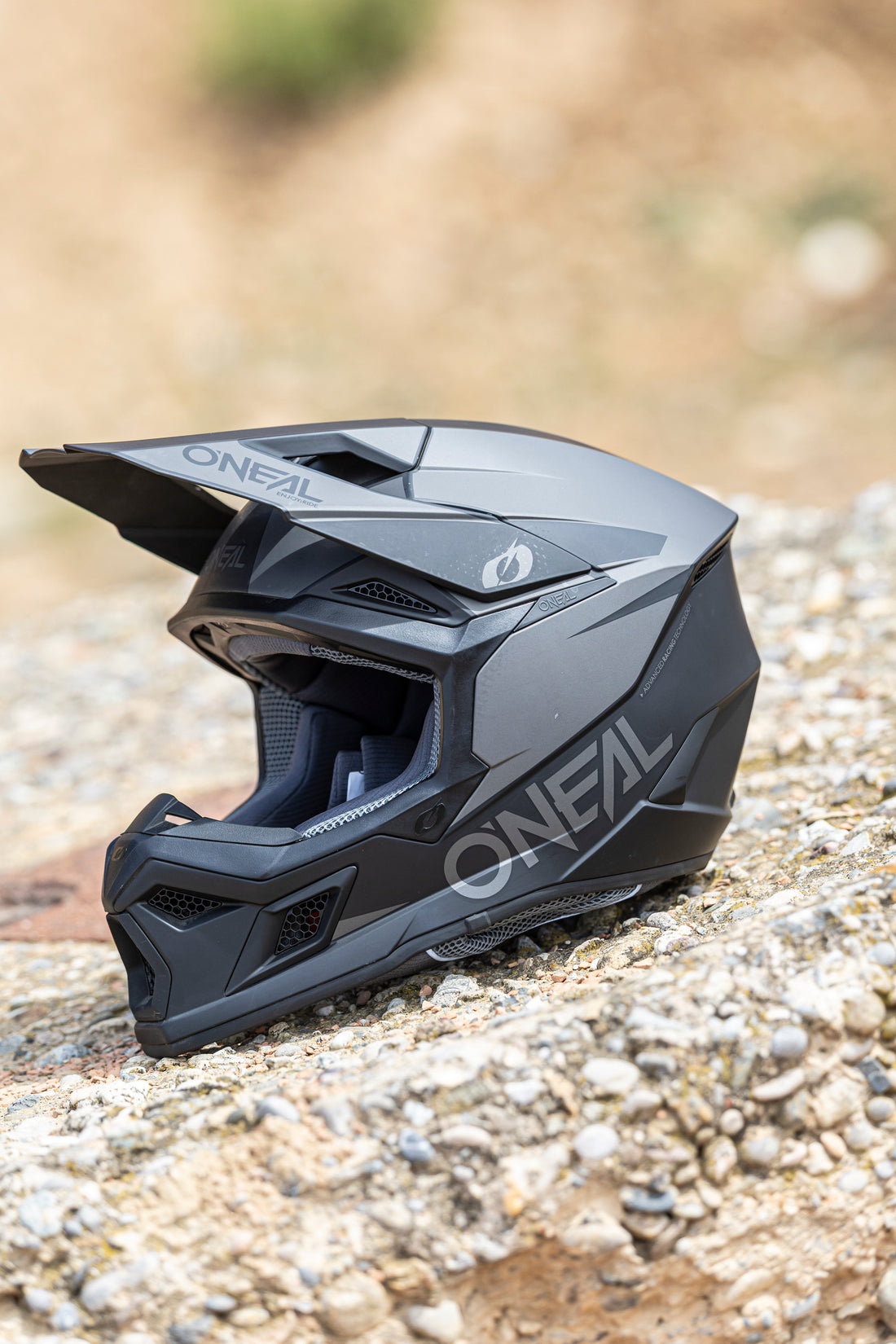 Kaski O'NEAL – Jak wybrać idealny kask motocrossowy, enduro lub MTB